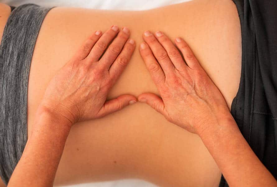 masaż w trakcie miesiączki